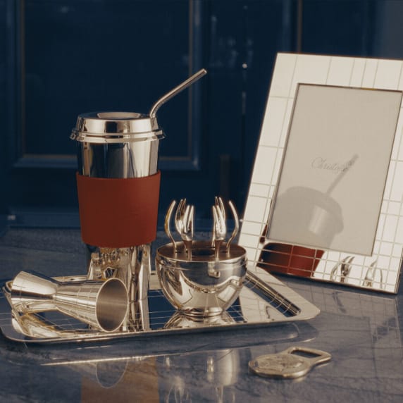 Collections/Objet Mirroir/coffee-cup-red-leather-lifestyle-2000x2000_emuzqa