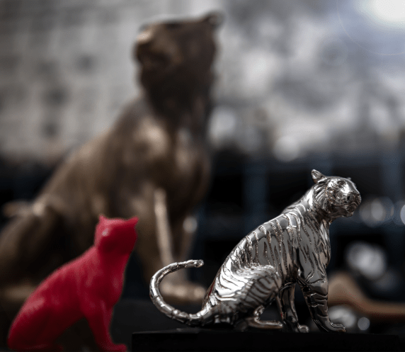 christofle sitting tiger small size sterling silver - haute orfèvrerie 2