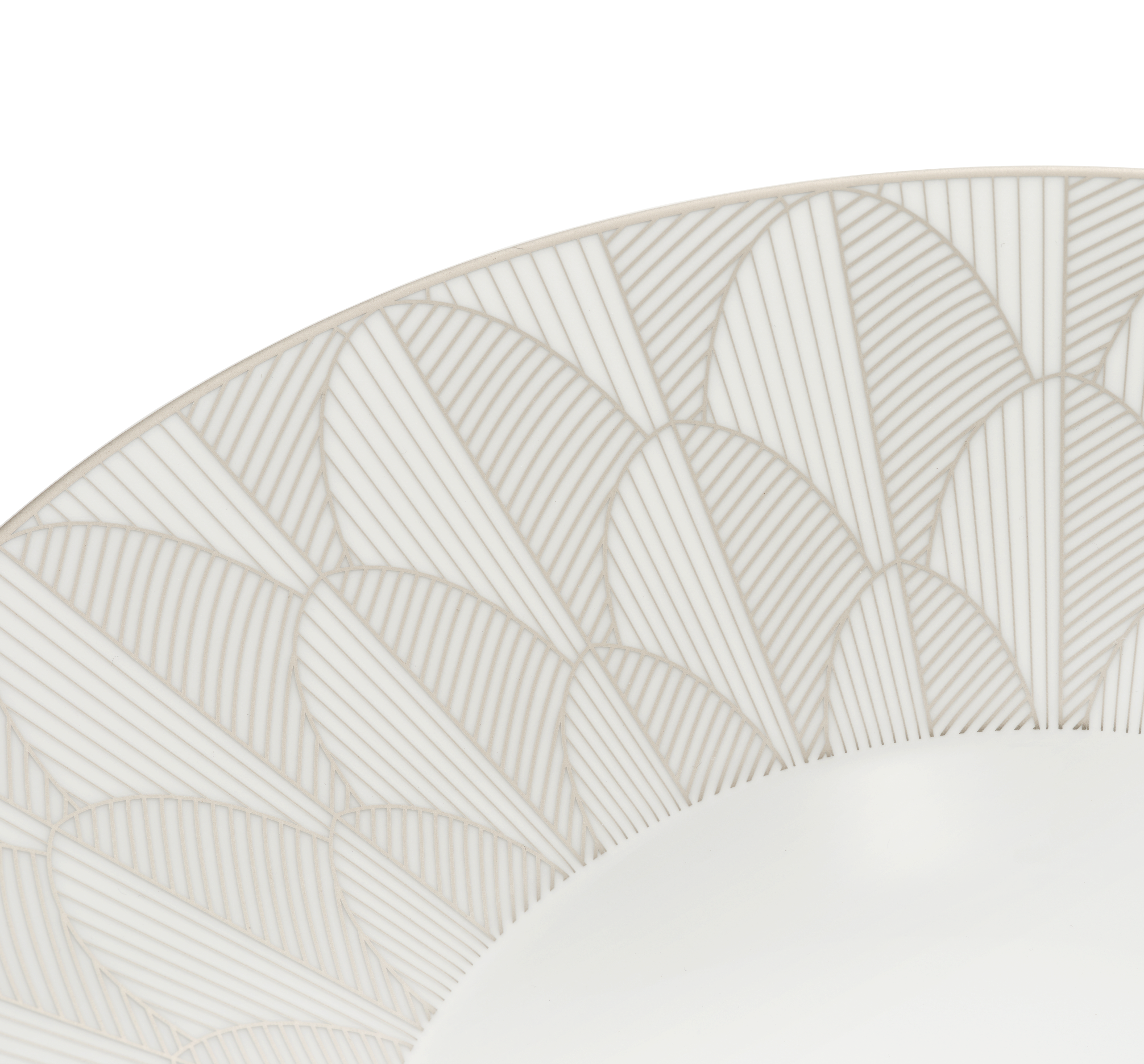 christofle assiette creuse à aile large en porcelaine finition platine 2