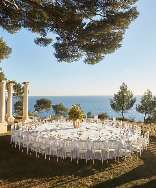 Set a wedding table