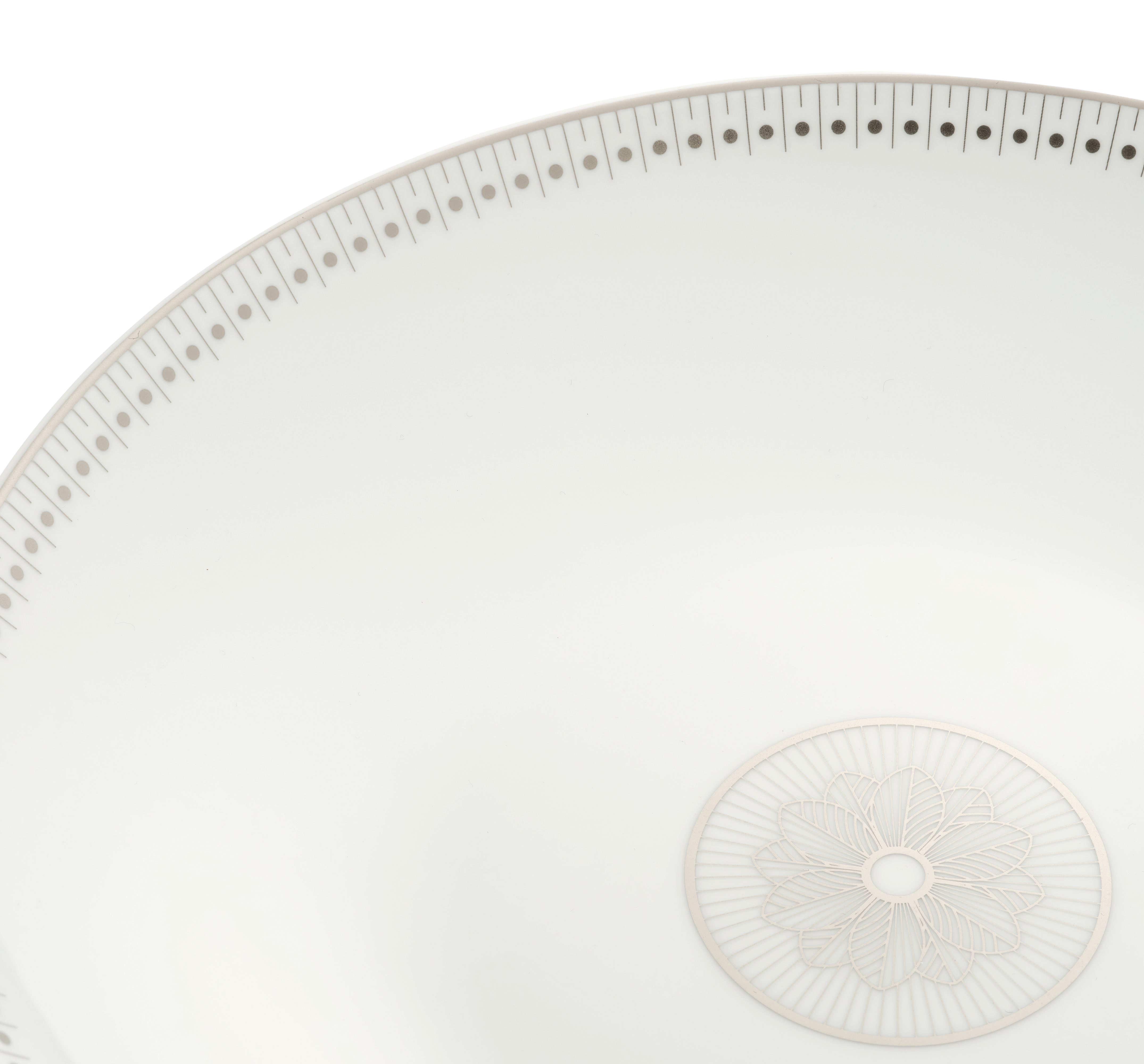 christofle plat rond creux en porcelaine finition platine 2