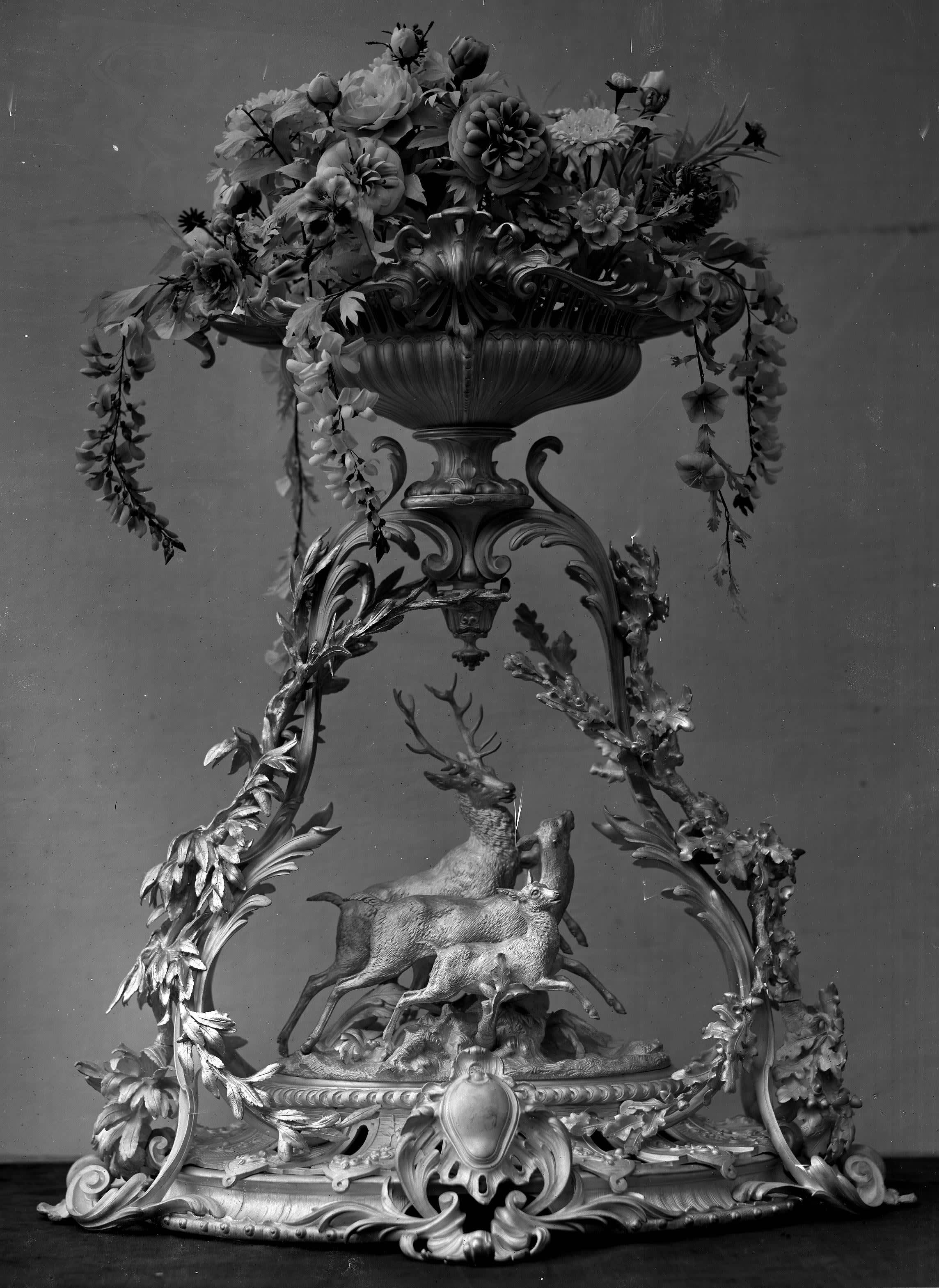 Louis XV high basket