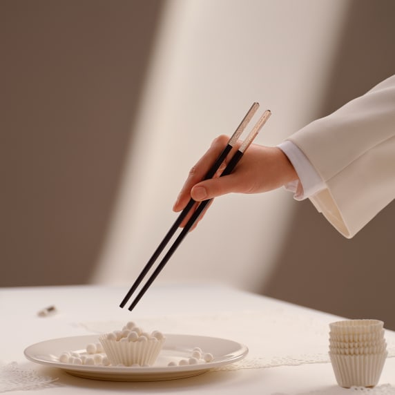 Themes/Asia/Chopsticks/CHRISTOFLE_CHOPSTICKS_2024_RGB_HD_2_woy47m