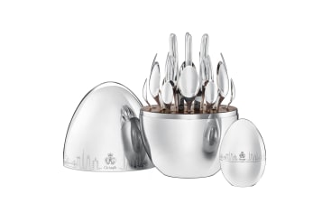 「ムード スカイライン」は、クリストフルの世界主要展開拠点であるパリ、ロンドン、ニューヨーク、日本、ドバイ、上海、それぞれの象徴的モニュメントをエングレービング。 日本版には、富士山をはじめ東京タワー、スカイツリー、横浜ベイブリッジや金閣寺など日本を代表するモニュメントがデザインされています。