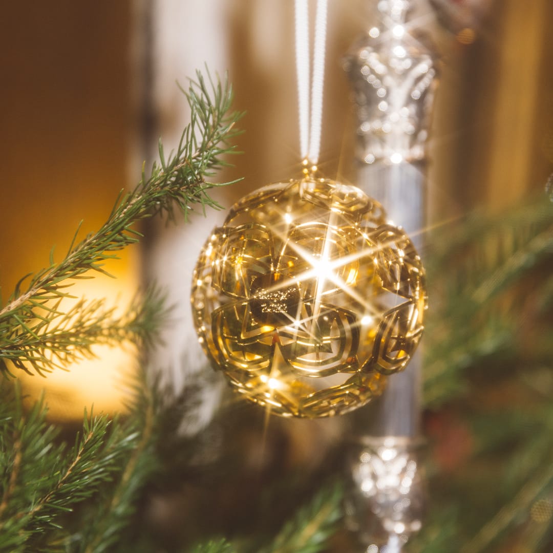 christofle silver-plated christmas ornament 2022 edition - gold 5