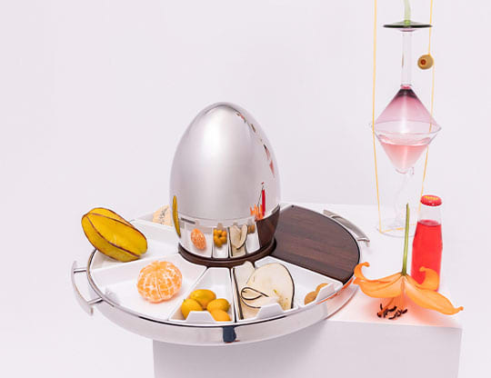 MOOD Party : A whole new way of entertaining, accompanied by a steel tray with a walnut presentation board