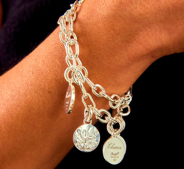 Peau de Lion Medal Chri-Chri